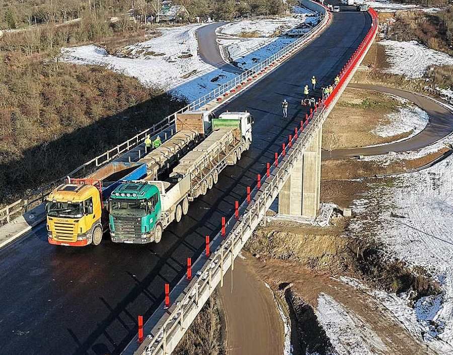 Nový most v Žiželicích úspěšně prošel testem na 208 tun, obchvat se otevře 15. prosince
