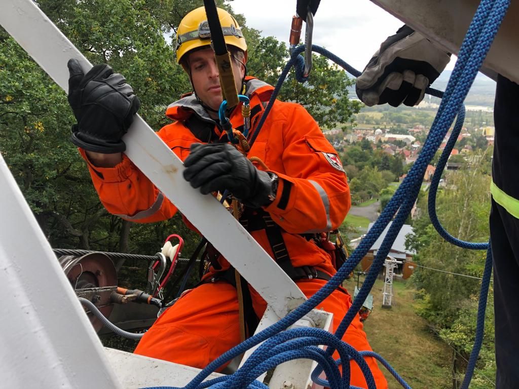 obrázek: Nácvik záchrany z lanovky na Komáří Vížku