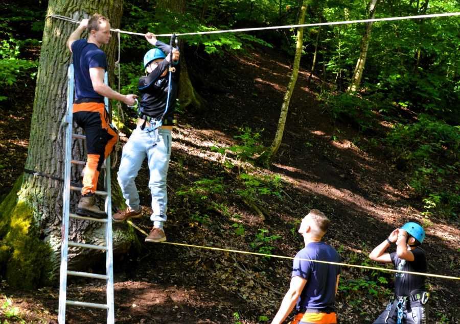 „Mladý záchranář“ v Chomutově: Školy soutěží o krizové dovednosti