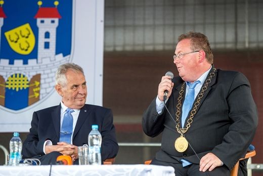 obrázek: Prezident se setkal na závěr prvního dne návštěvy v Ústeckém kraji s občany v Podbořanech