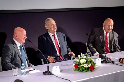 obrázek: Zeman debatoval s lidmi v Bečově a Lišanech, kde dostal 81 resp. 94 procent hlasů
