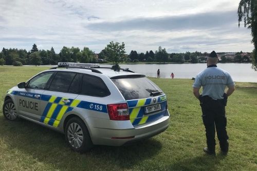 Foto: Policisté pátrají po hledaném muži