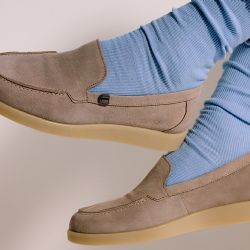 Mokasíny nebo loafers? Boty volíme k elegantním i ležérním outfitům.