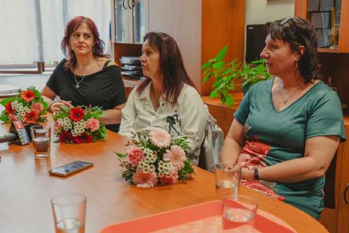 obrázek:Nedvědický oceňuje hrdinství učitelek při nehodě v Předlicích