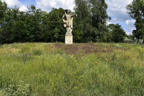Foto: Kontroverzní socha vojáka se stěhuje: Litoměřice schválily přesun