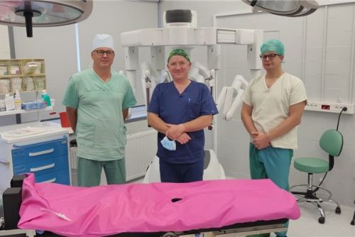 Foto: Školitelé Centra robotické chirurgie Krajské zdravotní znovu míří učit kolegy i do zahraničí, zájem stoupá v Polsku