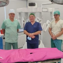 Školitelé Centra robotické chirurgie Krajské zdravotní znovu míří učit kolegy i do zahraničí, zájem stoupá v Polsku