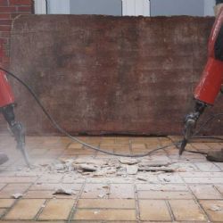 Demolice Vrbenských lázní: Neptunův reliéf za 100 tisíc, nejistý osud