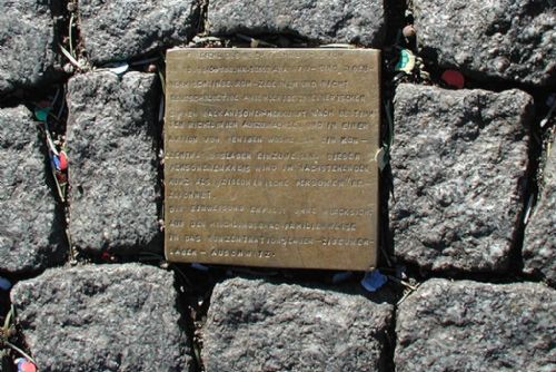 Foto: Kameny zmizelých připomínají tragédii osmi Židů