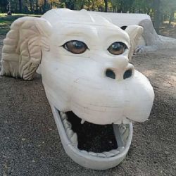 Falco z Nekonečného příběhu přistál v Bílině a stal se prolézačkou pro děti