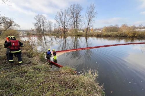 obrázek:Hasiči v Litoměřicích trénovali zásah při úniku ropných látek do řek