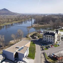 Plány na lávku přes Labe mezi Lovosicemi a Píšťany se znovu odkládají kvůli sporu o cenu pozemku